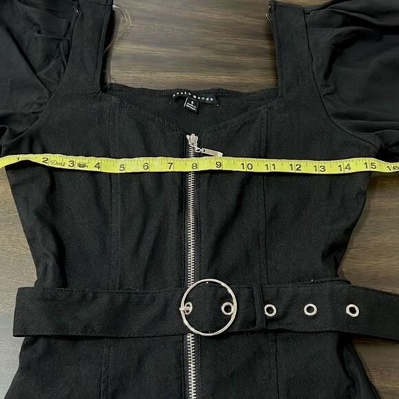 Mini black dress with short sleeves - Picture 7 of 10